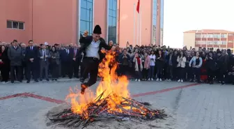 Üniversitelerde Nevruz Ateşi Yandı