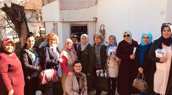 Başkan Can'ın Eşi Nesrin Can'dan Yaşlılara Ziyaret