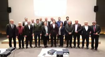 Başkan Subaşıoğlu Belediye Meclis Üyelerine Plaketle Teşekkür Etti