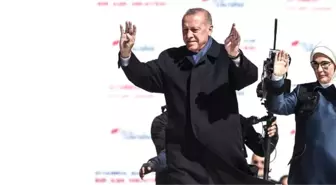 Erdoğan, Yenikapı Miting Alanına Bir Aşk Hikayesi Şarkısıyla Giriş Yaptı