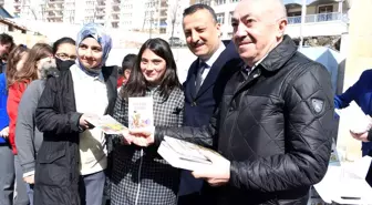 Gümüşhane'de Öğrencilere Kitap Dağıtıldı