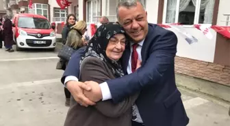 MHP'li Başkan Adayı Mahallesinde Başkan Gibi Karşılandı