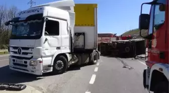 Havadan Fotoğraflarla) Pendik'te Tır'ın Çarptığı Kamyonet Devrildi: 2 Yaralı