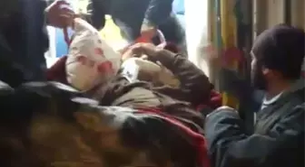 Karlı Yolu İş Makinesi Açtı, Ambulans Yaşlı Adama Ulaştı