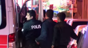 Taksim'de, Duvardan Düşerek Ağır Yaralandı