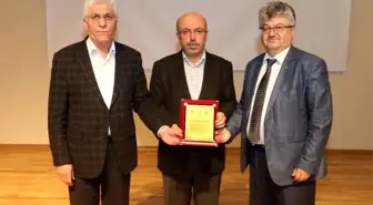 Aiçü'de 'Gençliğin Kişilik İnşası' Konulu Konferans Düzenlendi