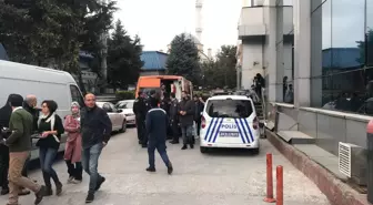 Küçükçekmece'deki Ağır Koku Ekipleri Harekete Geçirdi