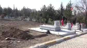 Şehit Cenazesi 22 Yıl Sonra Silah Arkadaşlarının Yanına Defnedildi