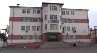 Dili Boğazına Kaçan Öğrenciyi Güvenlik Görevlisi Kurtardı