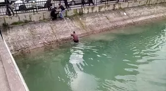 Düştüğü Kanaldan Halat Yardımıyla Kurtarıldı