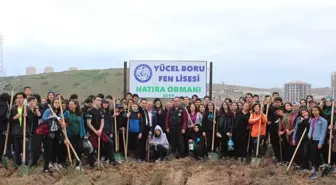 Gebze'de Lise Öğrencileri 250 Fidanı Toprakla Buluşturdu