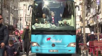 Binali Yıldırım, Kartal'da Vatandaşları Selamladı