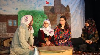 Küçük Sahne Tiyatrosu Atatürk İlkokulunda Yaşayacak