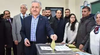 Eski Ulaştırma Denizcilik ve Haberleşme Bakanı Arslan Oy Kullandı