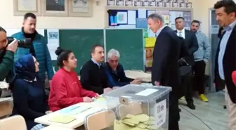 Milli Savunma Bakanı Hulusi Akar Oyunu Kullandı