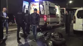 Üsküdar'da Motosiklet Otomobille Çarpıştı: 2 Yaralı