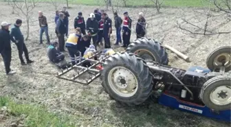 Tarlasını Sürerken Devrilen Traktörünün Altında Kalıp, Öldü