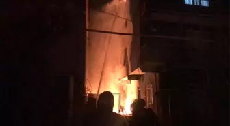 Kömürlükte Çıkan Yangın Çatıyı Sıçradı