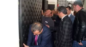 CHP'li Başkan, Makam Odasının Kapısını Söktürdü