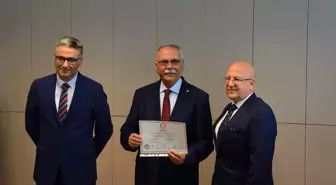 Çanakkale Belediye Başkanı Ülgür Gökhan, Mazbatasını Aldı