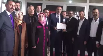 Çukurca Belediye Başkanı Ensar Dündar Mazbatasını Aldı