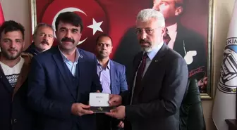 Makam Odasının Kapısını Söktürdü