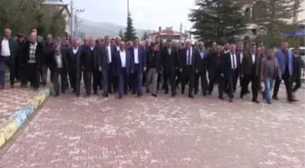 Makam Odasının Kapısını Söktürdü