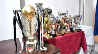 Manisaspor'un Kupaları Satıldı