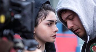 Muhafız'ın Güzel Oyuncusu Hazar Ergüçlü'den Cesur Poz