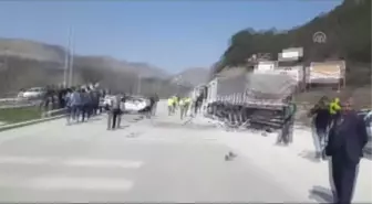 Otomobil Tıra Çarpıp Devrildi: 1 Ölü