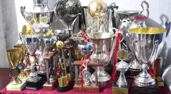 Spor Manisaspor'un Kupaları Satıldı