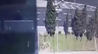 Ters Yöne Giren Otomobilin Motosiklete Çarpması Kamerada