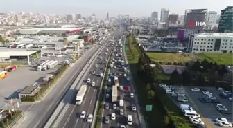 İstanbul Havalimanı'na 'Büyük Göç'te Trafiğe Takılan Tırlar Havadan Görüntüledi