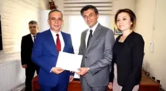 Manisa'da İlçe Belediye Başkanları Mazbatalarını Aldı