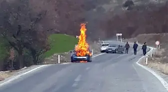 Seyir Halindeki Otomobil Alev Alev Yandı