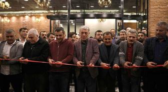 Açılış Kurdelesini Restoran İnşaatında Çalışan İşçilere Kestirdi
