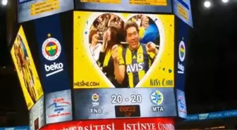 Emre Kınay, Fenerbahçe Maçında Kiss Cam'e Yakalandı