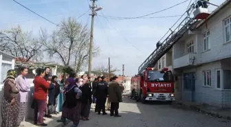 Yangın Mahalleyi Sokağa Döktü
