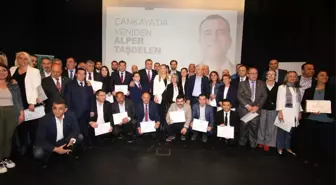 Alper Taşdelen Mazbatasını Aldı