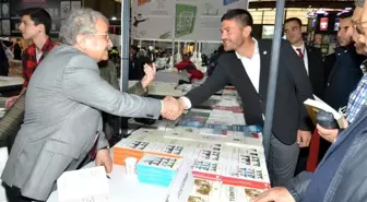 Başkan Gürbüz, İzmir Kitap Fuarı'na Katıldı