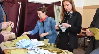 Bergama'da Geçersiz Oylar Yeniden Sayılacak