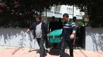 6 Yaşındaki Çocuk, Evin Odasına Girince Öğretmen Olan Annesinin Cansız Bedenini Buldu