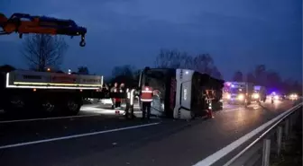 Akyazı'da Otobüs Devrildi: 33 Yaralı