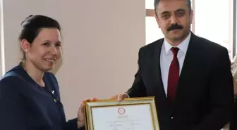 Dikili Belediye Başkanı Adil Kırgöz, Mazbatasını Aldı