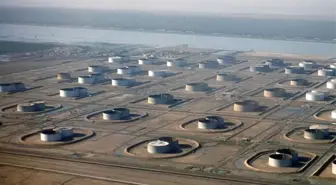 İran'ın Petrolle İmtihanı: Çöküşten Sadece Yaptırımlar mı Sorumlu?