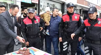 Kavga İhbarına Gelen Polise Pasta Sürprizi