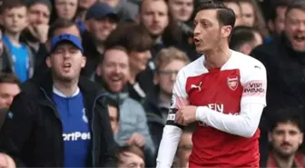 Mesut Özil Çılgına Döndü, Montunu Fırlattı