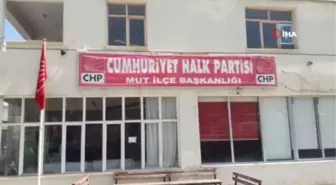 Seçim Yenilgisinden Sonra CHP'nin Kapısına Kilit Vuruldu