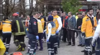 Manisa Soma'da Tarım İşçilerini Taşıyan Midibüs Devrildi 1 Ölü, 26 Yaralı