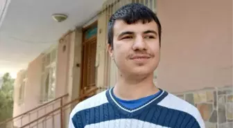 Ahmet, Biyonik Göz ile Sevgilisinin Yüzünü Görmek İstiyor